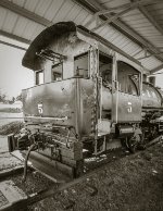 Edgemore & Manetta EM 5 on display in a public park